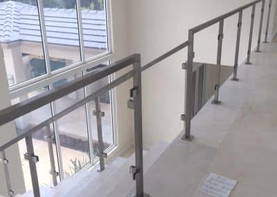Acero inoxidable y vidrio Ibarra Residence
